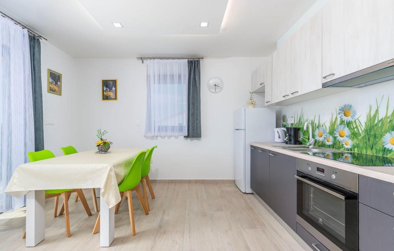 Apart Residence Blue Sea Пореч Екстериор снимка