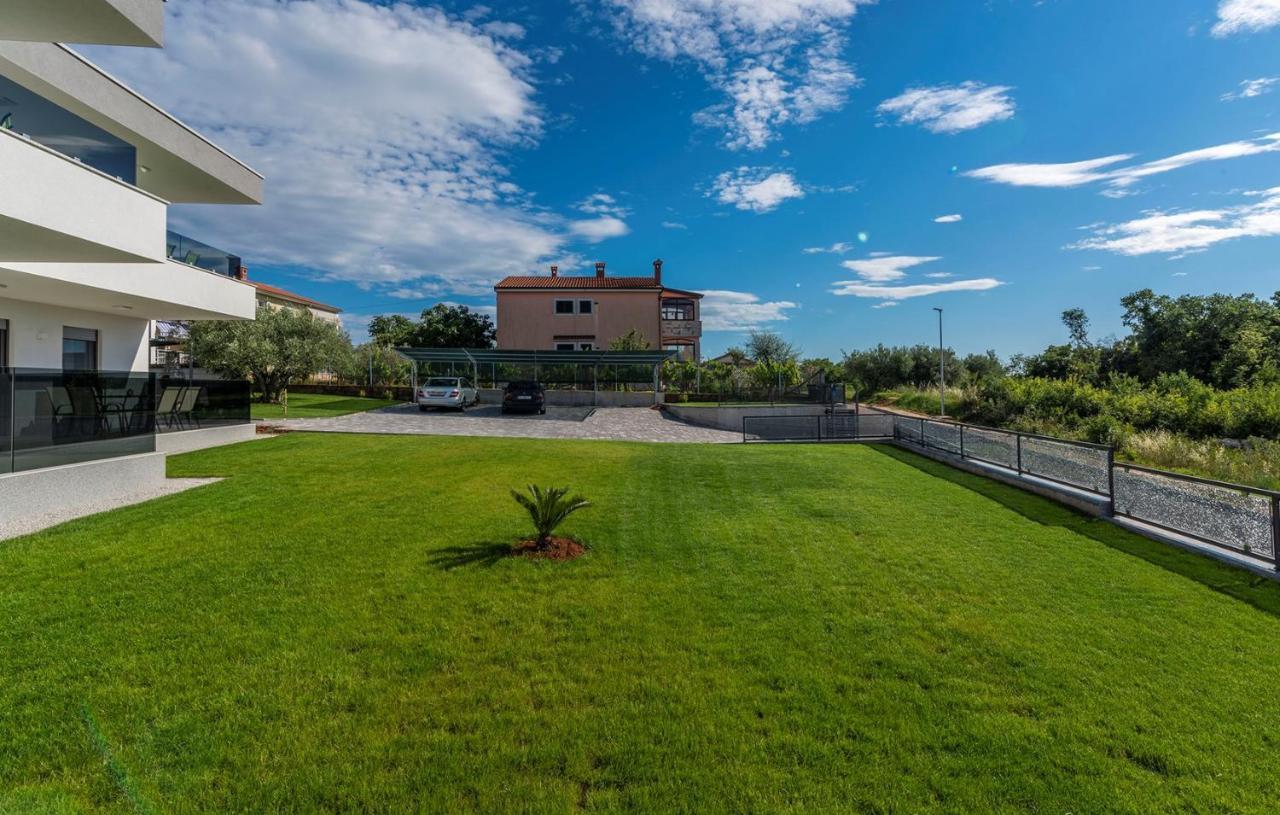 Apart Residence Blue Sea Пореч Екстериор снимка