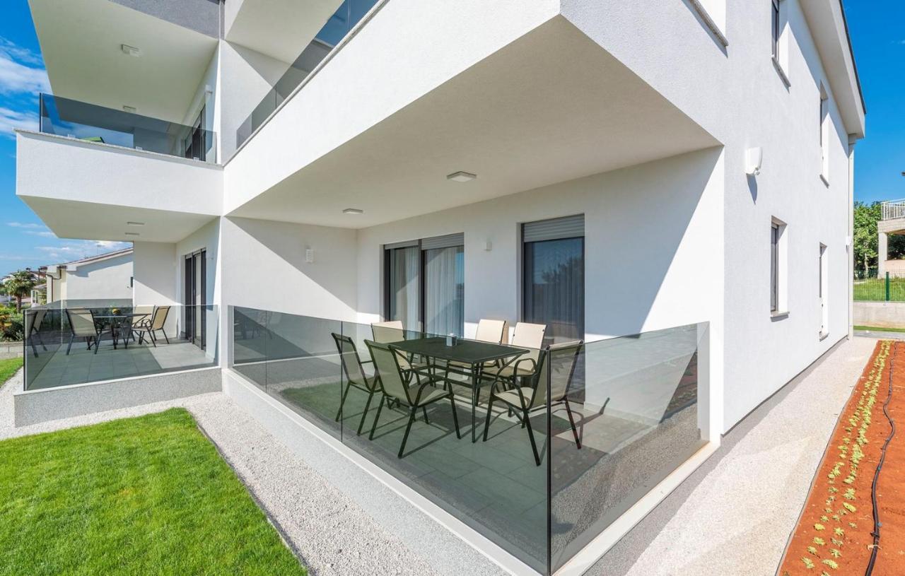 Apart Residence Blue Sea Пореч Екстериор снимка