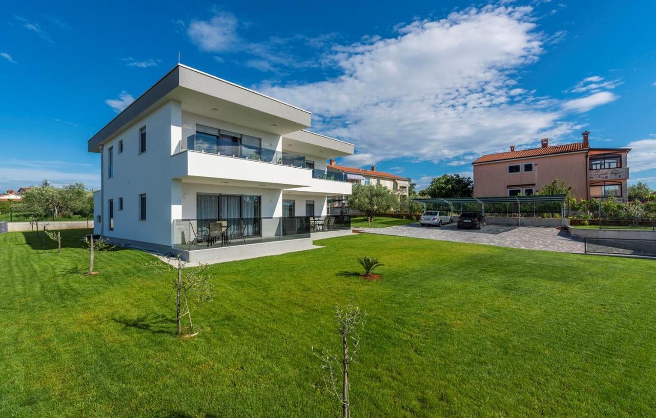 Apart Residence Blue Sea Пореч Екстериор снимка