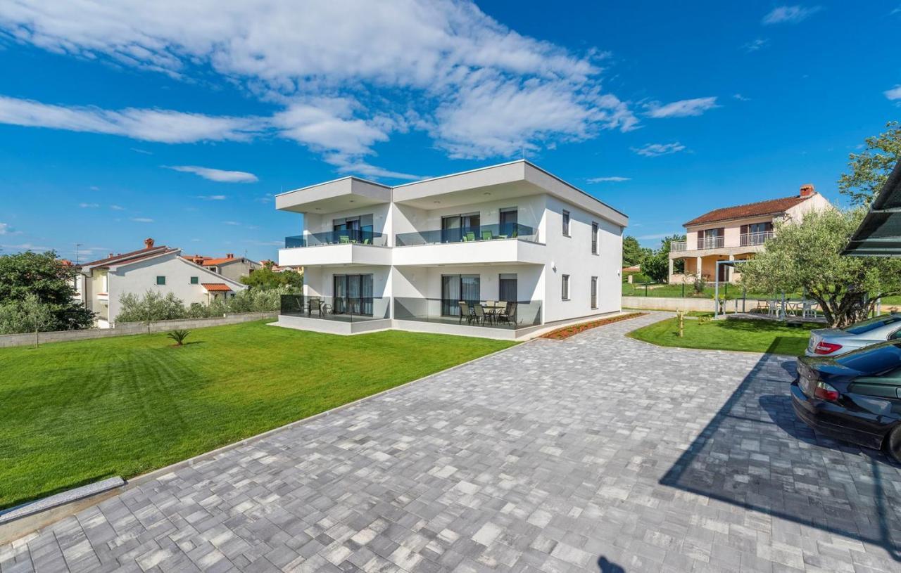 Apart Residence Blue Sea Пореч Екстериор снимка