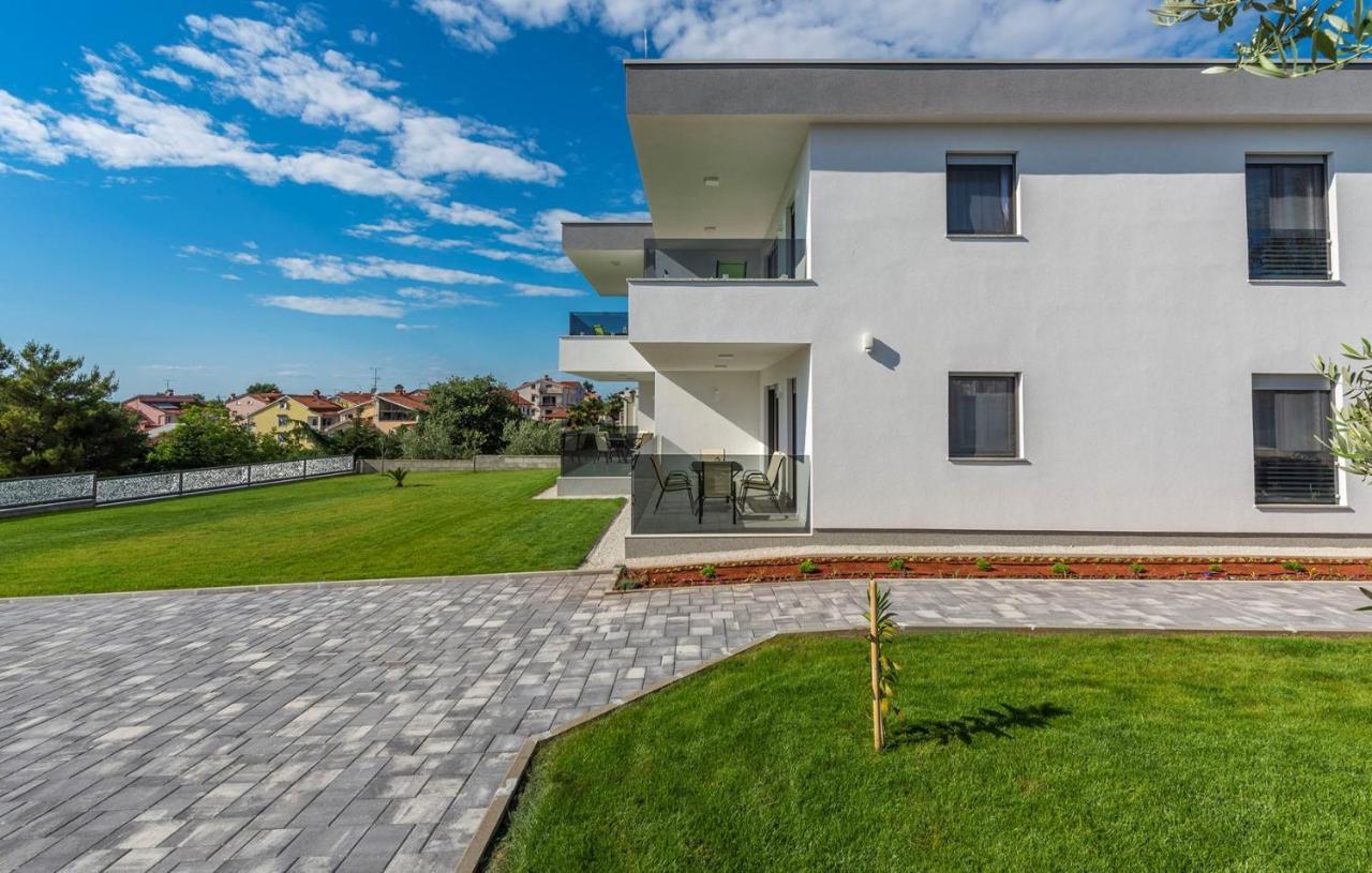 Apart Residence Blue Sea Пореч Екстериор снимка